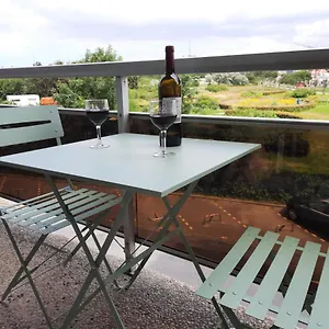 Appartement Residentie Astrid Met Private Parking, Bredene